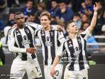 Kenan-YILDIZ-merayakan-golnya-bersama-Pierre-KALULU-dan-Francisco-CONCEICAO.jpg