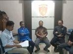 Kepala-Desa-Wonua-Raya-Rokiman-mengenakan-batik-3213.jpg