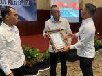 Ketua-BNSP-Syamsi-Hari-Dapat-Penghargaan-dari-Bareskrim-Polri.jpg