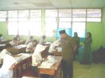 Ketua-DPRD-Bone-Tinjau-Pelaksanaan-UN.jpg