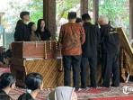 Ki-Anom-Suroto-dalang-wayang-kulit.jpg