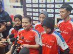 Klub-pingpong-Arwana-Jaya-putri-saat-diwawancarai-usai-mengalahkan-Onic-dengan-skor-3-1.jpg