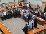 Komisi-III-DPR-RI-berfoto-bersama-tujuh-calon-anggota-Komisi-Yudisial-KY-periode-20252030.jpg