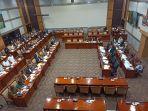 Komisi-III-DPR-RI-menggelar-RDPU-terkait-dugaan-bullying-di-SMA-elite-kawasan-Simprug.jpg