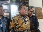 Koordinator-MAKI-Boyamin-Saiman-usai-hadiri-sidang-praperadilan-penghentian-kasus-Firli.jpg