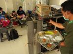 Tips Mengatasi Keracunan Makanan pada Anak Akibat Program Makan Massal, Rehidrasi Jadi Kunci