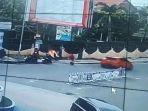Kronologi-Wanita-Diduga-ODGJ-Bakar-Motor-Polisi-di-Labuhanbatu-Detik-detik-Kejadian-Viral.jpg