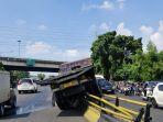 Kecelakaan Tunggal Truk Tronton di Jalan Tubagus Angke Jakbar, Sopir Diduga Kurang Konsentrasi