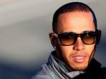 Lewis-Hamilton-kacamataan.jpg
