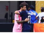 Lionel-Messi-dan-Vitinha-saling-berpelukan-setelah-laga-PSG-vs-Inter-Miami.jpg