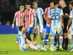 Lionel-Messi-kiri-melakukan-protes-dari-lapangan.jpg