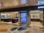 Logo-Samsung-di-Experience-Store-di-Bandara-Changi.jpg