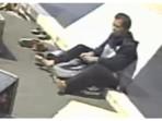 MENCURI-DI-MASJID-Aksi-pencurian-sepatu-jemaah-terekam-CCTV-yang.jpg