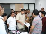 Tinjau Mal Pelayanan Publik Makassar, Mendagri Tito Apresiasi Layanan Terpadu dengan Gerai PBG&BPHTB