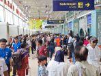 MUDIK-LEBARAN-2025-Suasana-pemudik-di.jpg
