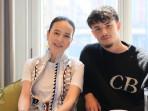 Madam-Pang-kiri-dengan-calon-pemain-naturalisasi-Thailand-Jude-Soonsup-Bell.jpg