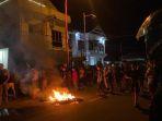 Mahasiswa-demo-di-depan-Kantor-Polresta-Mamuju.jpg