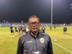 Manajer-Timnas-Indonesia-Sumardji-saat-wawancara-di-Bahrain.jpg