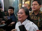 Mantan-anggota-Bawaslu-Agustiani-Tio-Fridelina-usai-diperiksa-KPK-kasus-Hasto-Kristiyanto.jpg