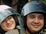 Arbani Yasiz Merawat Mawar Dejongh yang Mengidap Kanker