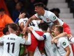 Mees-Hilgers-merayakan-gol-Sam-Lammers-pada-laga-Manchester-United-vs-FC-Twente.jpg