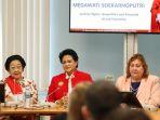 Megawati-Soekarnoputri-saat-memberikan-kuliah-Universitas-Saint-Petersburg.jpg