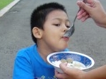 Memberi-makan-anak.jpg