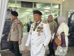 Mendagri-Tito-Karnavian-yang-datang-melayat-kedua-kalinya-bersama-istrinya-Tri-Suswati.jpg
