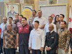 Menpora-Dito-Ariotedjo-foto-bersama-stakeholder.jpg