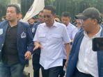 Menteri-Hukum-Supratman-Andi-Agtas-dipaksa-keluar-dari-mobilnya.jpg