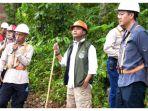 Menteri-Kehutanan-Raja-Juli-Antoni-saat-meninjau-lokasi-pengelolaan.jpg