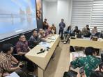 Menkeu Purbaya Tantang Rocky Gerung Minta Maaf Jika Ekonomi Tumbuh 6 Persen