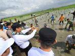Menteri-Pertanian-Amran-Sulaiman-di-Kabupaten-Bone-Sulawesi-Selatan-pada-Kamis-10102024.jpg