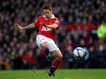 Michael-Owen-nendang-bola.jpg
