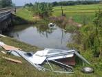 2 Orang Tewas, Mobil MBG Purworejo Tabrak Kereta di Lintasan Tanpa Palang hingga Terpental ke Sungai