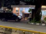 Malam Hari Usai Pelantikan, Mobil Diduga Ditumpangi Seskab Teddy Masuki Kemenko Polkam
