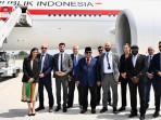 Momen Prabowo Berfoto Bersama Pengawal Prancis sebelum Bertolak ke Tanah Air
