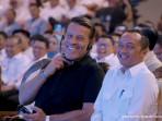 Momen Prabowo Perkenalkan Motivator Top AS Tony Robbins Buat Kasih Arahan Program MBG