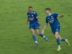 Nick-Kuipers-Gustavo-Franca-Persib-Bandung.jpg