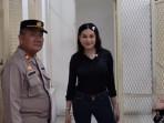 Nikita Mirzani Ajukan Permohonan Pengobatan Lanjutan, Implan Gigi Pecah Berisiko Infeksi