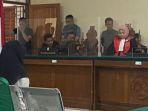 Novi-Damayanti-saat-mengikuti-sidang-putusan-kasus-menantu-bunuh-mertua.jpg