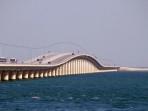Jelang Deadline Serangan Total AS ke Iran, Arab Saudi Tutup Jembatan ke Bahrain
