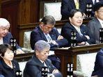 PM Jepang Shigeru Ishiba yang Tertidur Saat Sidang Pleno Parlemen