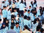 PNS-Santai-di-halaman.jpg