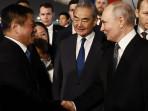 Putin Disambut Menlu China dengan Santai, Tunjukkan Rusia Tetap 'Teman Lama'