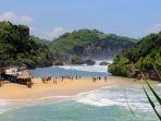Pantai-Drini-dilihat-dari-Bukit-Kodok.jpg