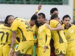 Para-pemain-Barito-Putera-melakukan-tos-bersama-sebelum-lawan-Deltras-FC-di-Liga-2.jpg