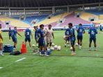Para-pemain-PSIM-Yogyakarta-saat-menjalani-latihan.jpg