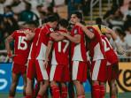 Para-pemain-Timnas-Indonesia-melakukan-diskusi-bersama-sebelum-pertandingan-melawan-Arab-Saudi.jpg