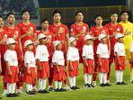 Para-pemain-Timnas-Indonesia-menyanyikan-lagu-Indonesia-Raya-ketika-lawan-Filipina-di-Piala-AFF-2024.jpg